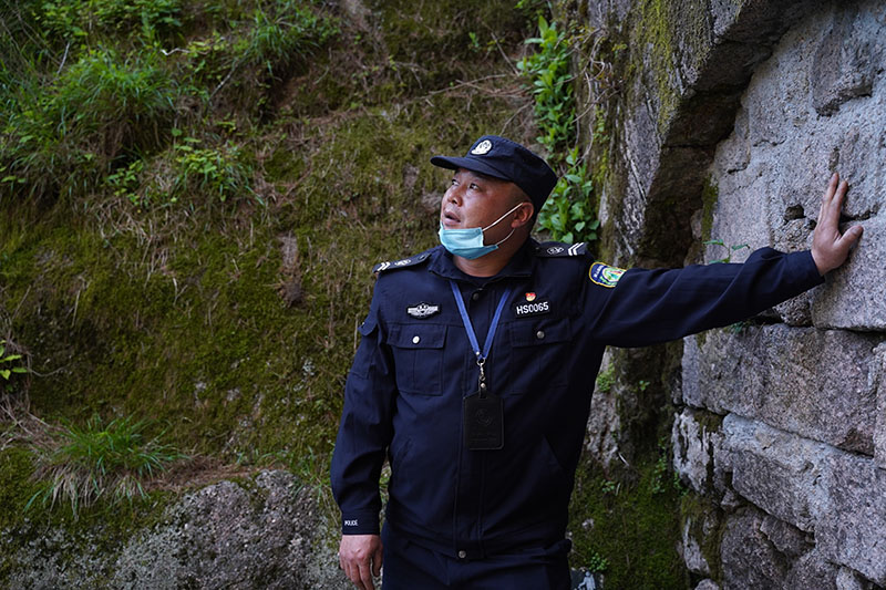 胡晓春在望松。 王锐 摄