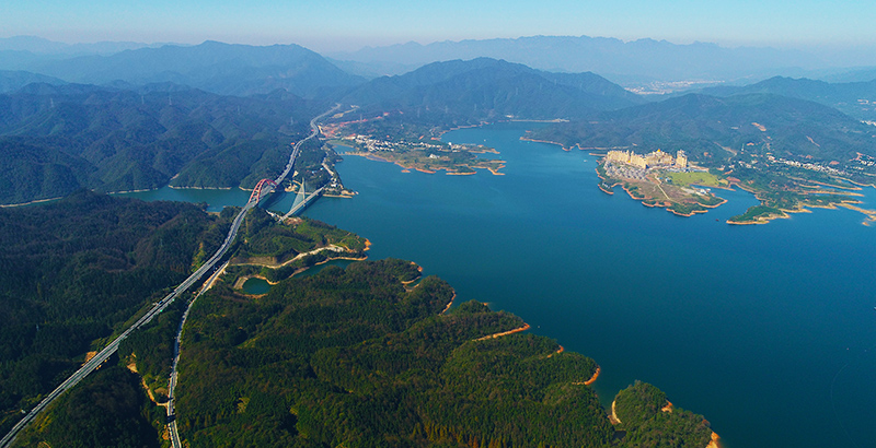 太平湖大桥。黄山市交通运输局 供图