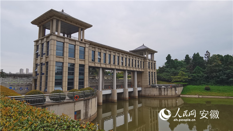 罗管节制闸。人民网 胡雨松摄