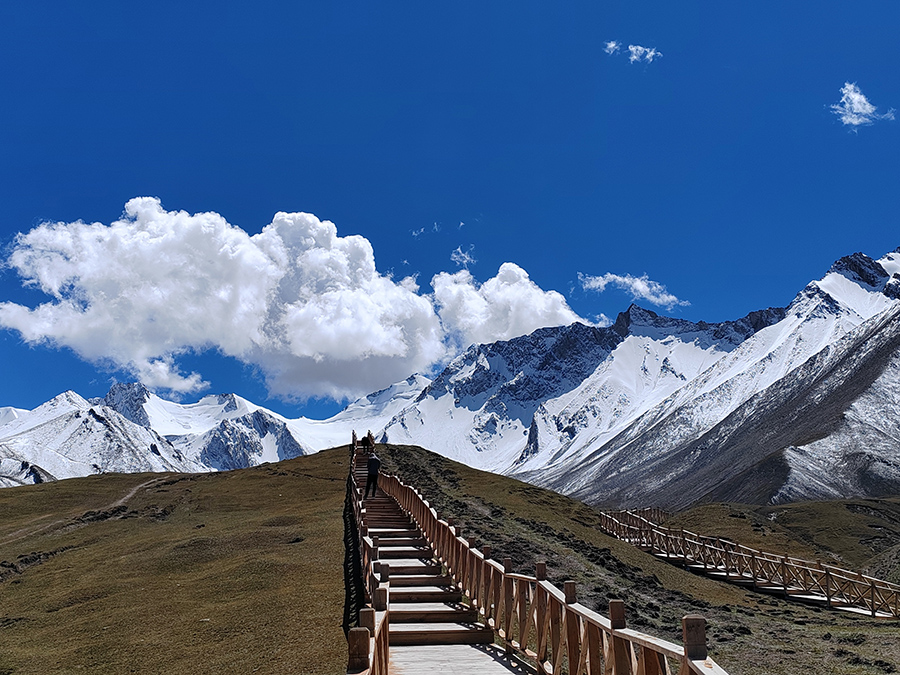 桑株古道雪山观景台。皮山县文旅局供图